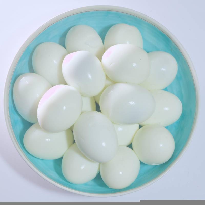 seau d'œuf dur écalé